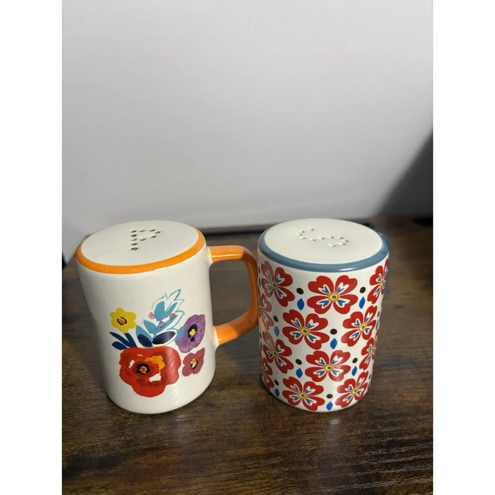 Pioneer Woman Salt And Pepper Shakers 